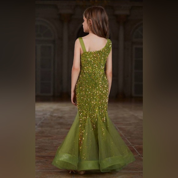 Mommy and me One Shoulder Mesh Hem Velvet Sequin Formal Dress Elegant gown - Picture 9 of 11